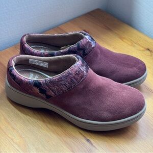 Dansko slip on clogs burgundy size 37
